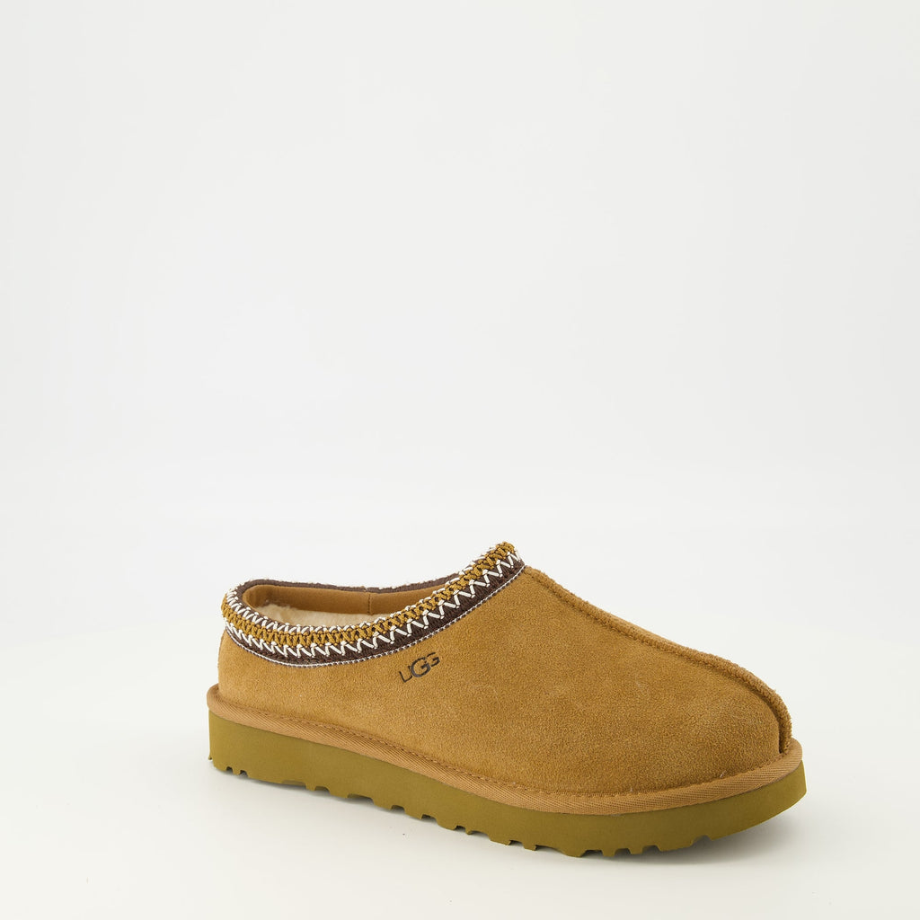 UGG Tasman II slippers, cozy slip-on footwear, autumn winter essentials, comfortable casual shoes, stylish indoor outdoor slippers