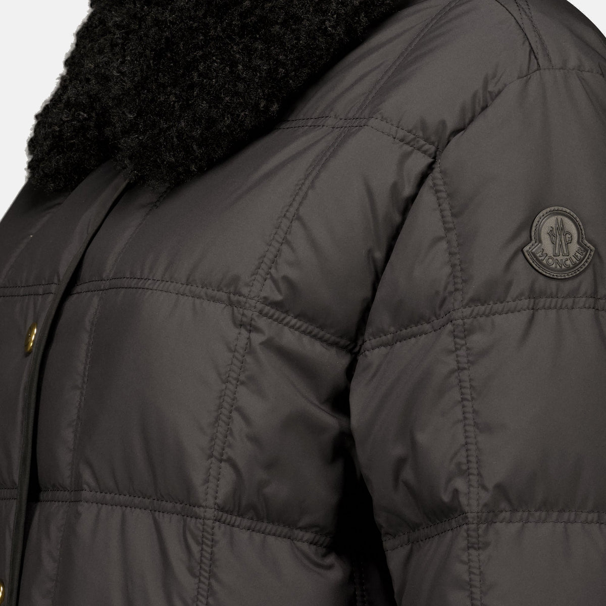 Schwarze Daunenjacke mit Gürtel