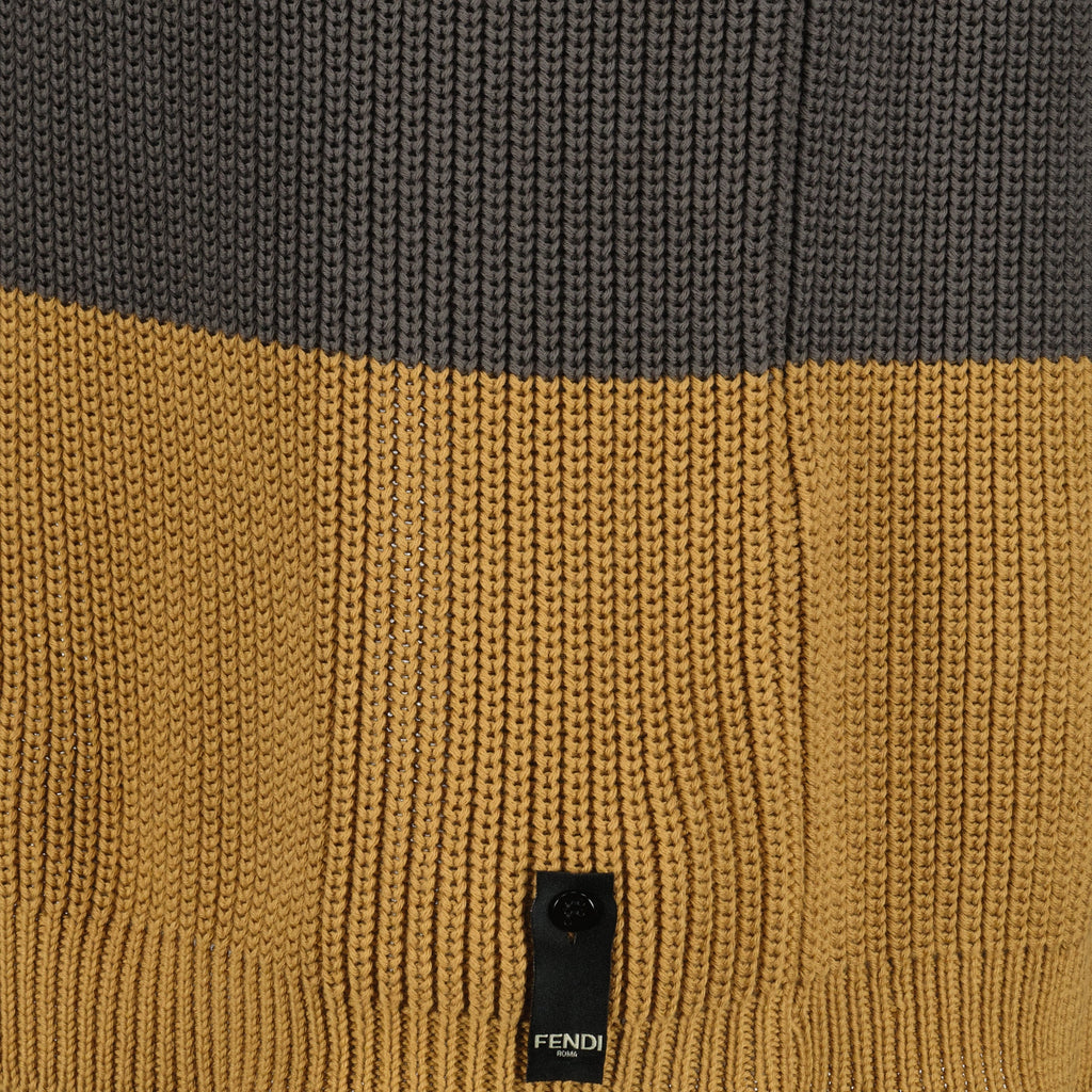 펜디의 남성용 노란색과 갈색 민소매 폴로 티셔츠 이미지 - 시즌 봄-여름 2025 - 세부 사항 보기 7