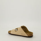 Image des sandales Arizona Big Buckle de Birkenstock pour femmes - Saison Automne-Hiver 2024 - Vue arrière droite en trois quarts