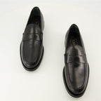 Imagen de mocasines de cuero negro de Tod's para hombres - Temporada Otoño - Invierno 2025 - Vista superior del par