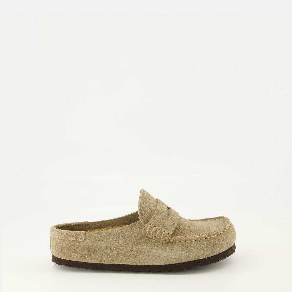 Imagem das Mules Naples Beige da Birkenstock para Unisexo - Época Primavera-Verão 2026 - Vista Lateral Direita