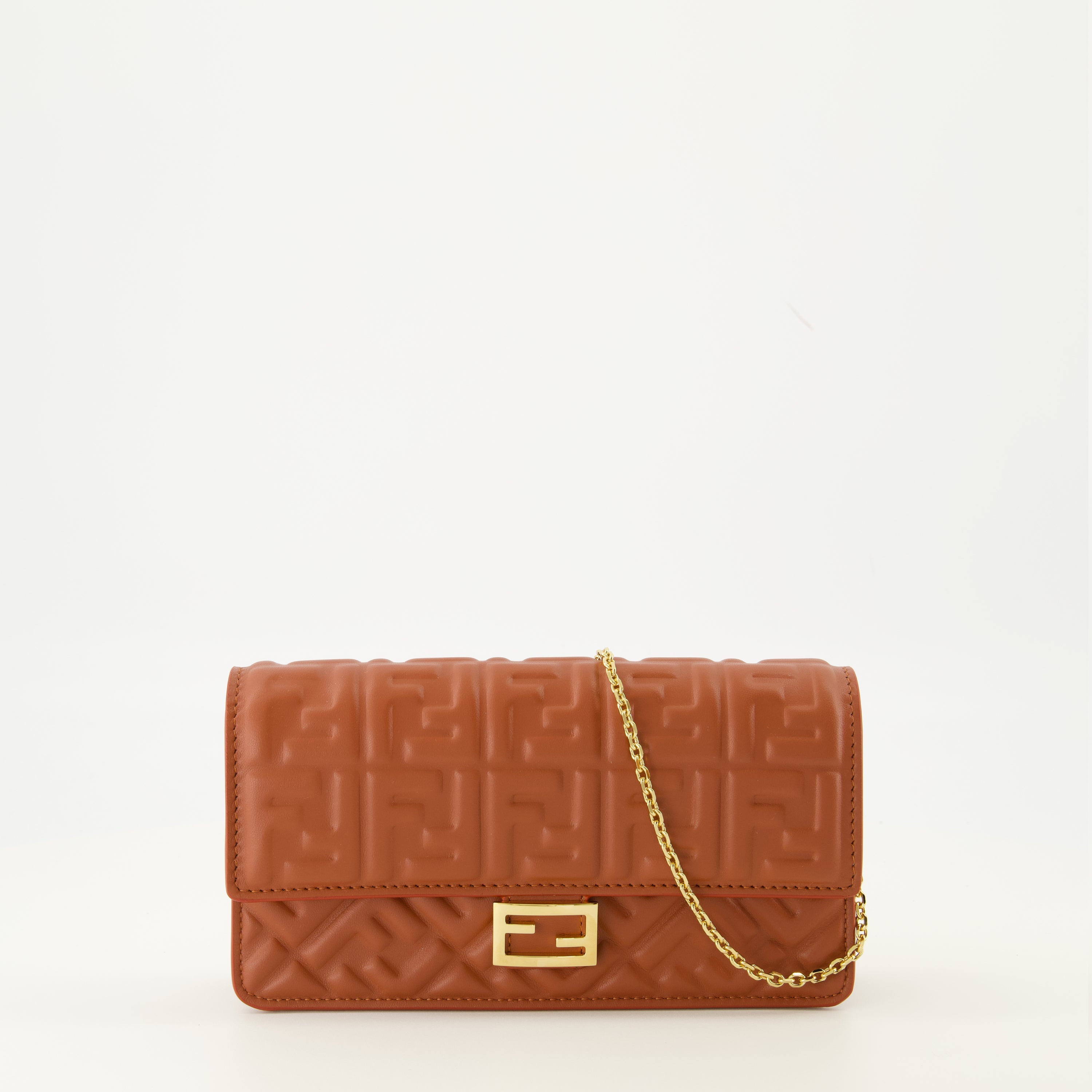 Imagem da carteira Baguette Chain da Fendi para mulheres - Temporada Outono-Inverno 2025 - Vista Frontal