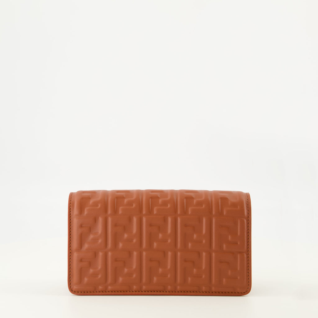 Imagem da carteira Baguette Chain da Fendi para mulheres - Temporada Outono-Inverno 2025 - Vista Traseira