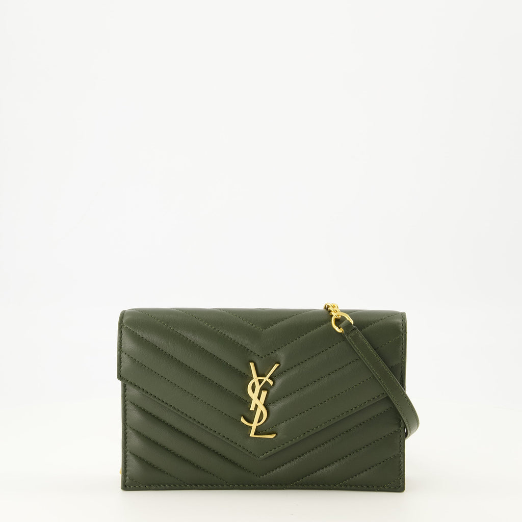 サンローランの女性用カサンドルエンベロープウォレットの画像 - シーズン春夏2026 - 正面ビュー