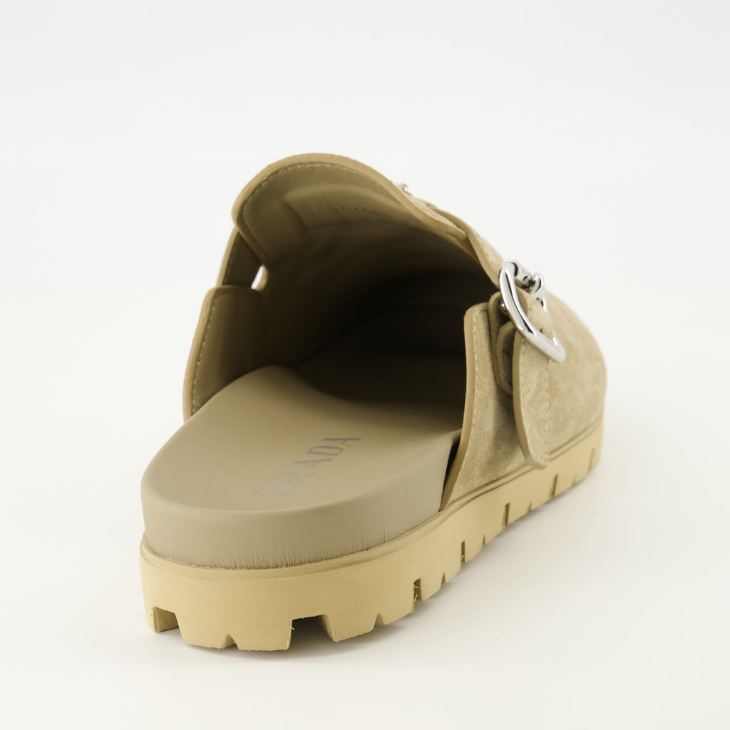 프라다의 남성용 베이지 벨벳 송아지가죽 뮬 이미지 - 시즌 봄-여름 2026 - 뒤쪽 관람