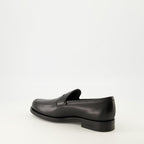 Imagen de mocasines de cuero negro de Tod's para hombres - Temporada Otoño - Invierno 2025 - Vista trasera derecha en tres cuartos