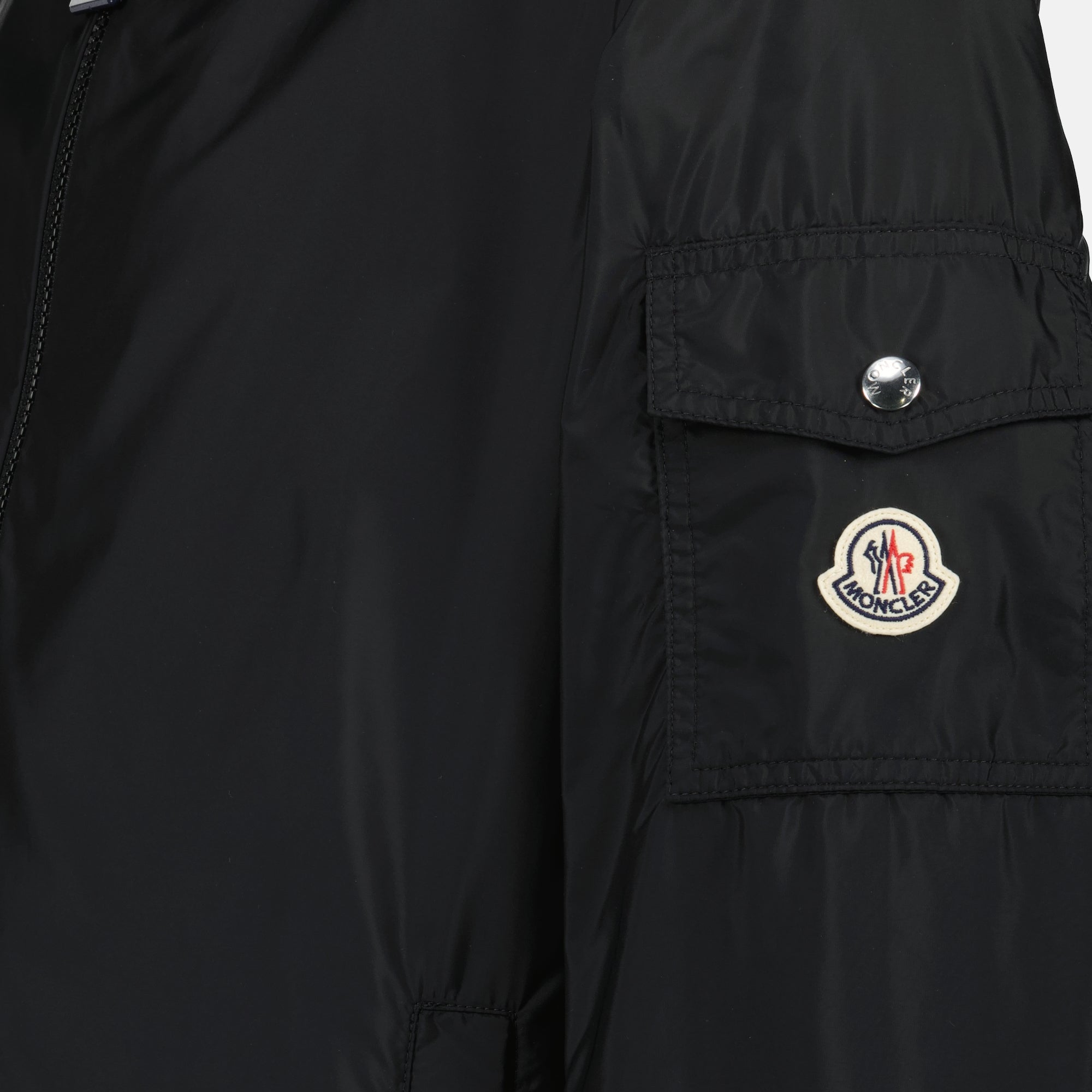 Image of Coupe-Vent Etiache Noir by Moncler for Men - Season Spring-Summer 2026 - Detail View 1