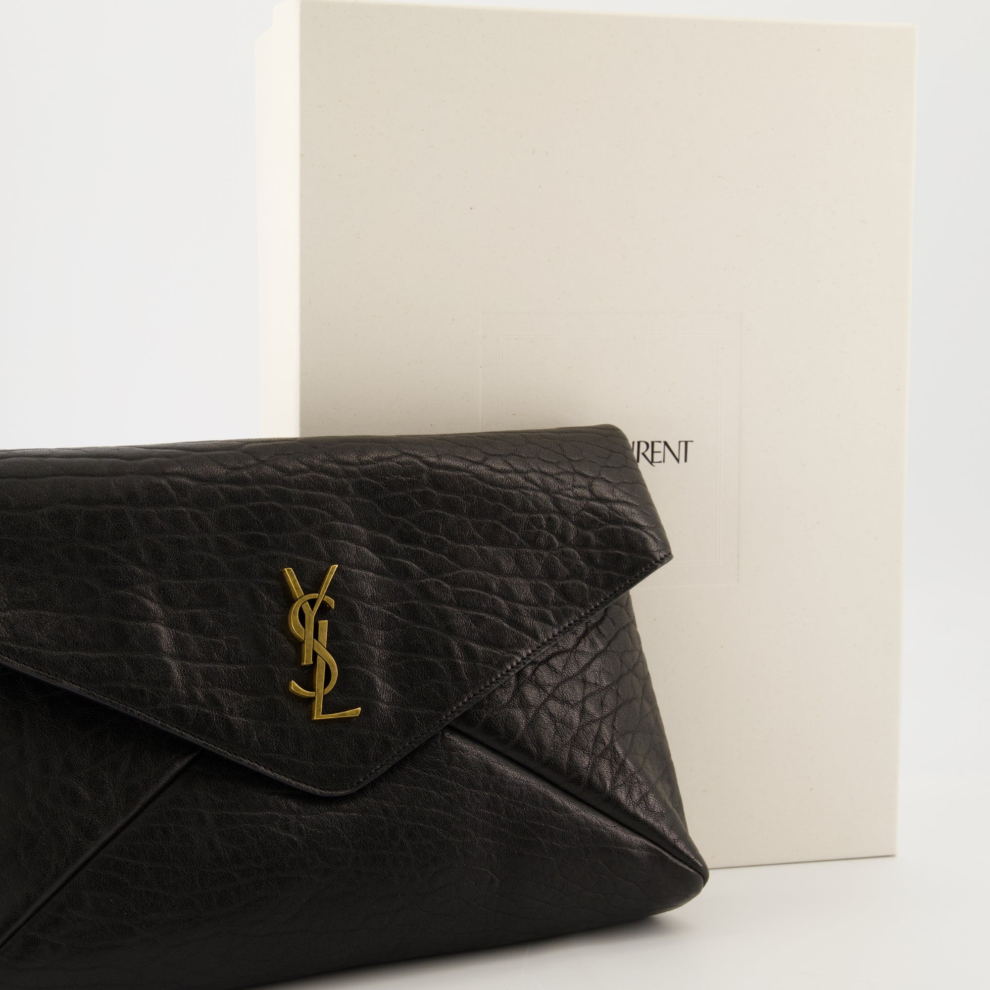 pochette enveloppe en cuir dagneau saint laurent women 15431976190332