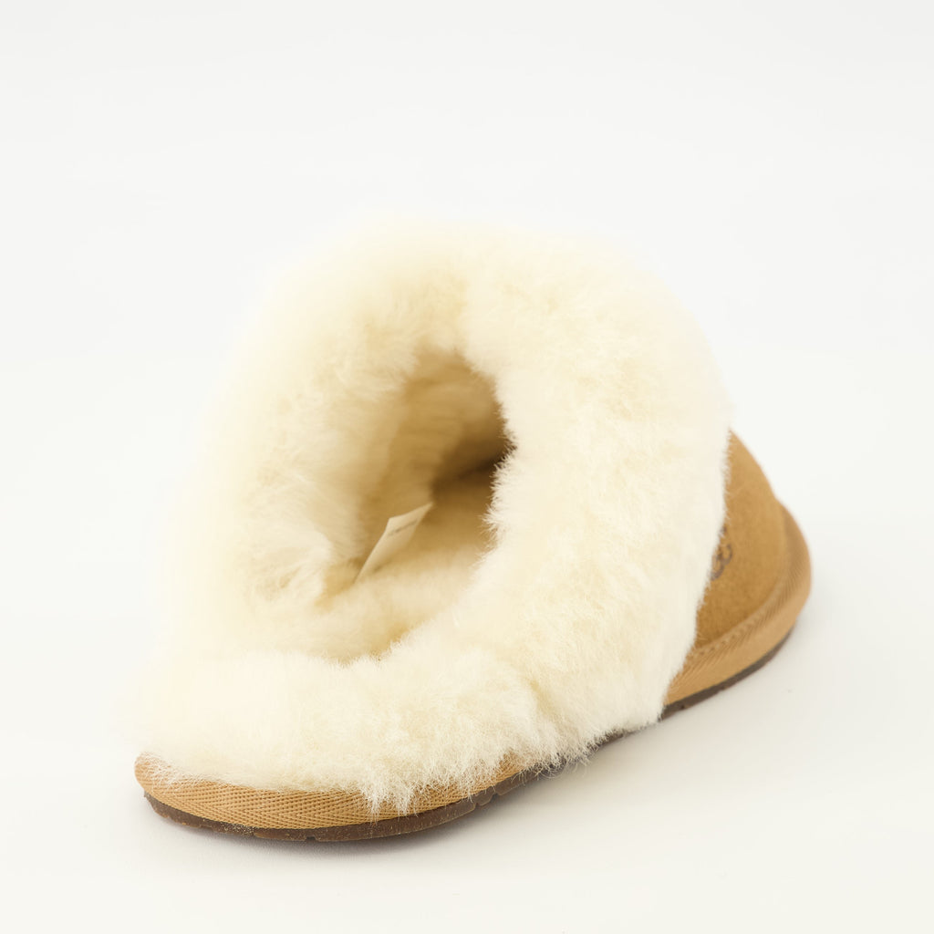 Bild der Scuffette II braunen Hausschuhe von Ugg für Unisex - Saison Frühling-Sommer 2026 - Detailansicht 2