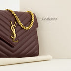 Imagen de la cartera con cadena Cassandre de Saint Laurent para mujeres - Temporada Otoño-Invierno 2025 - Vista detallada 1