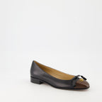 Image de Ballerines Valet du Roi par Valentino Garavani pour Femmes - Saison Automne-Hiver 2025 - Vue de trois-quarts avant droit