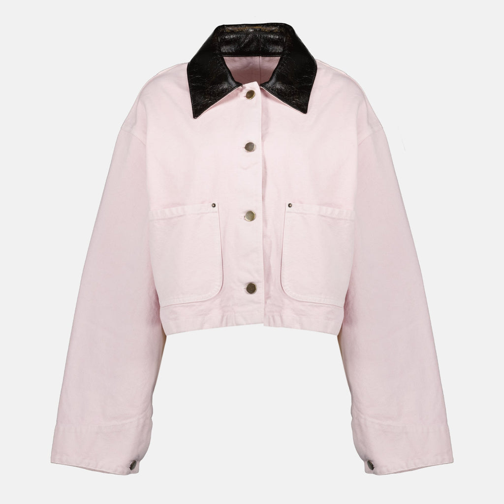 Image d'une veste en denim rose de Prada pour femmes - Saison Printemps-Été 2026 - Vue de face