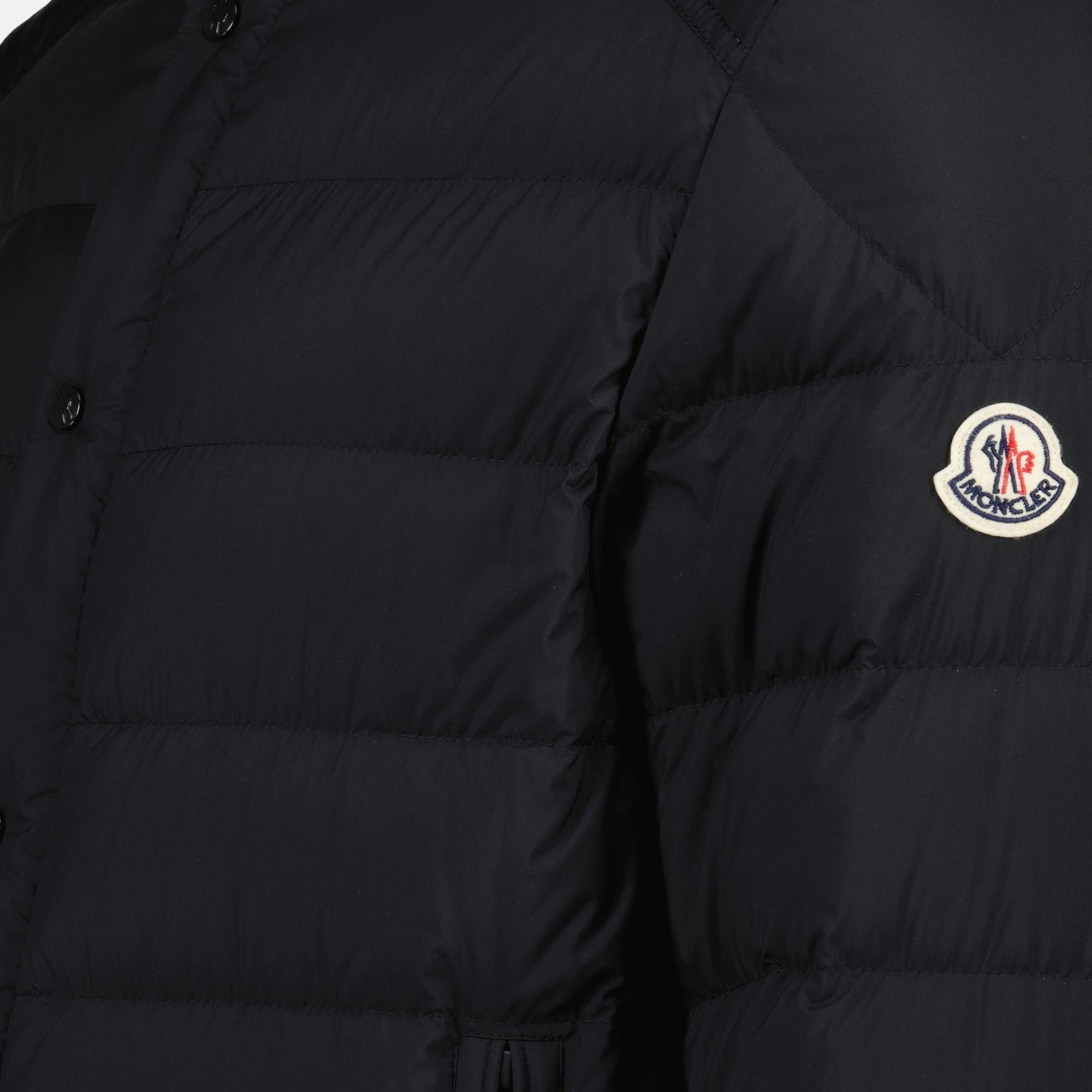 Image of Doudoune Selves Noir by Moncler for Men - Season Spring-Summer 2026 - Detail View 1