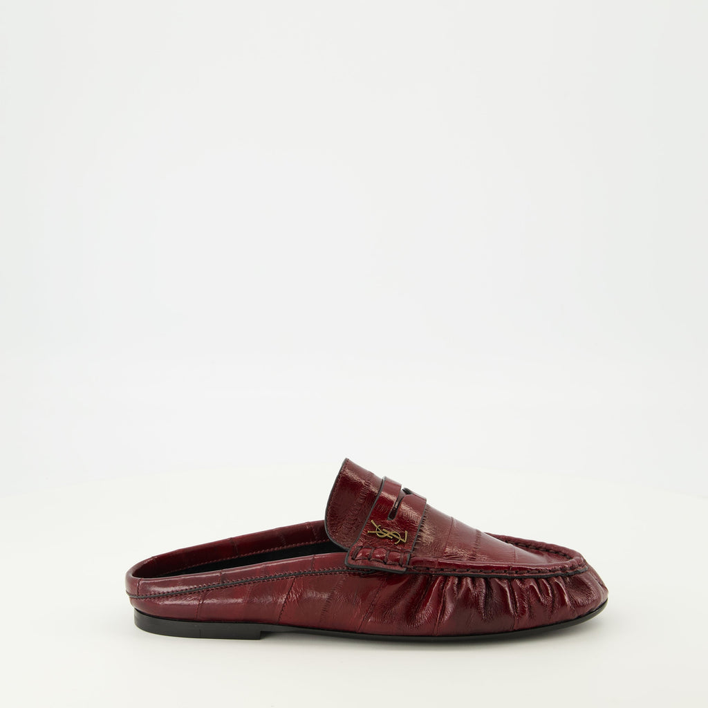 Immagine di Mules Loafer Bordeaux di Saint Laurent per Donne - Stagione Primavera-Estate 2026 - Vista Laterale Destra