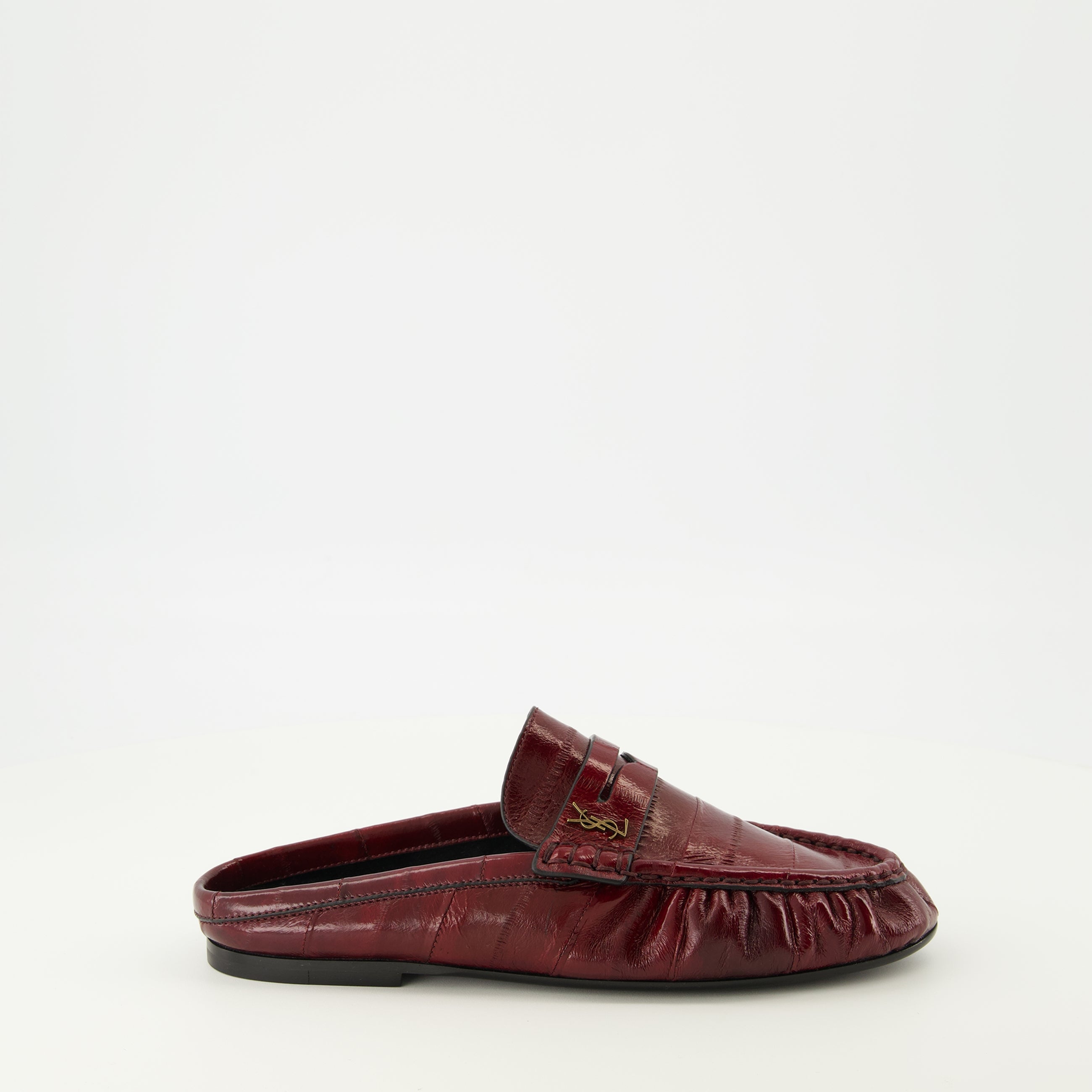 Imagen de Mules Loafer Burdeos de Saint Laurent para Mujeres - Temporada Primavera-Verano 2026 - Vista Lateral Derecha