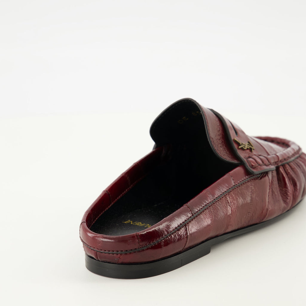 Immagine di Mules Loafer Bordeaux di Saint Laurent per Donne - Stagione Primavera-Estate 2026 - Vista Posteriore