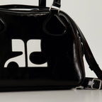 Imagem da bolsa de bowling em vinil da Courrèges para unisexo - Temporada Outono-Inverno 2024 - Detalhe 1