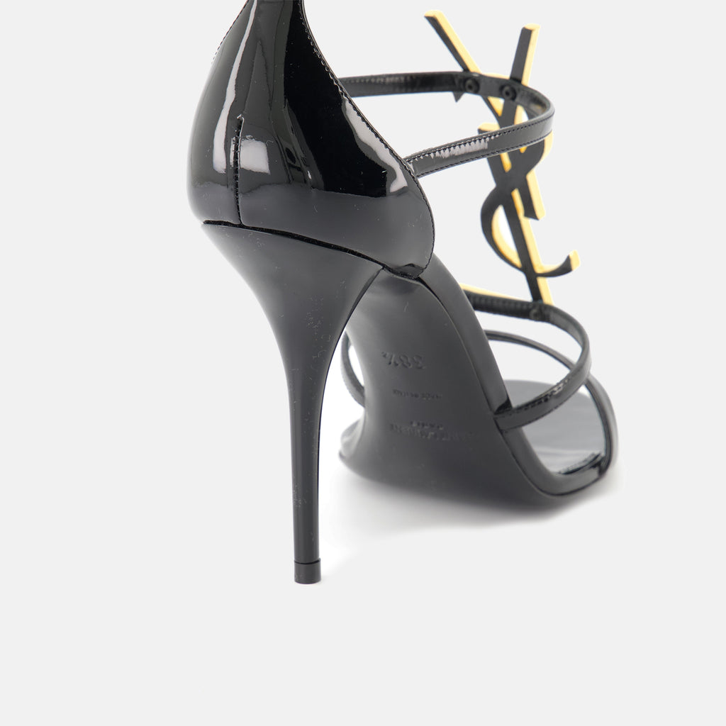 Imagen de los tacones Cassandra de Saint Laurent para mujeres - Temporada Primavera-Verano 2025 - Vista trasera