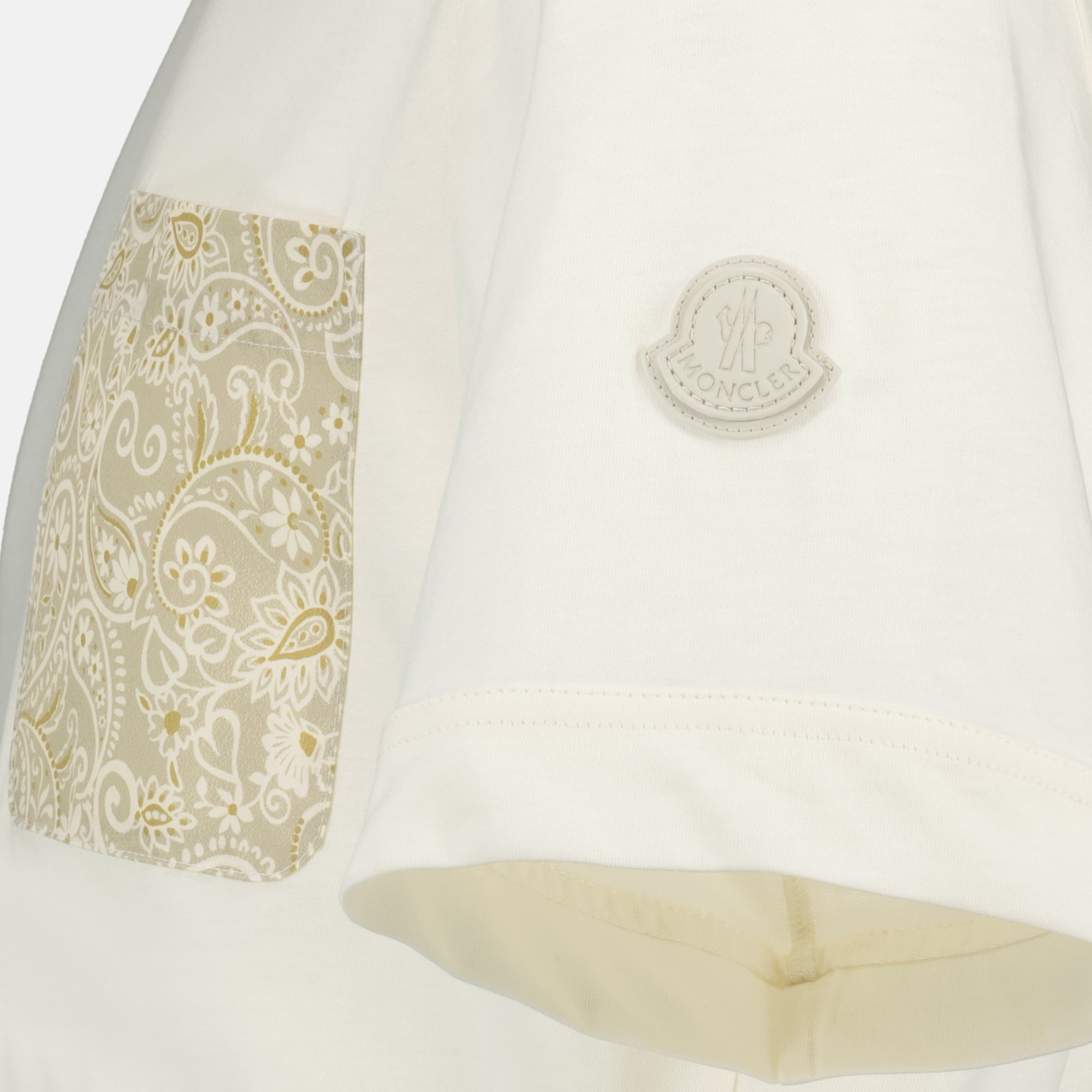 Image of Printed Cashmere Pocket T-Shirt by Moncler for Men - Season Spring-Summer 2026 - Detail View 1