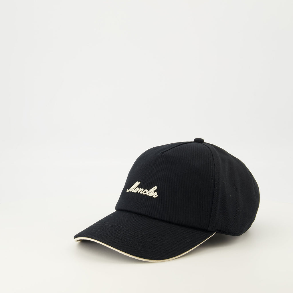 Imagen de la gorra negra con logo de Moncler para hombres - Temporada primavera-verano 2026 - Vista trasera