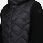 Imagen de chaqueta negra acolchada bicolor de Moncler para hombres - Temporada Primavera-Verano 2025 - Detalle 1