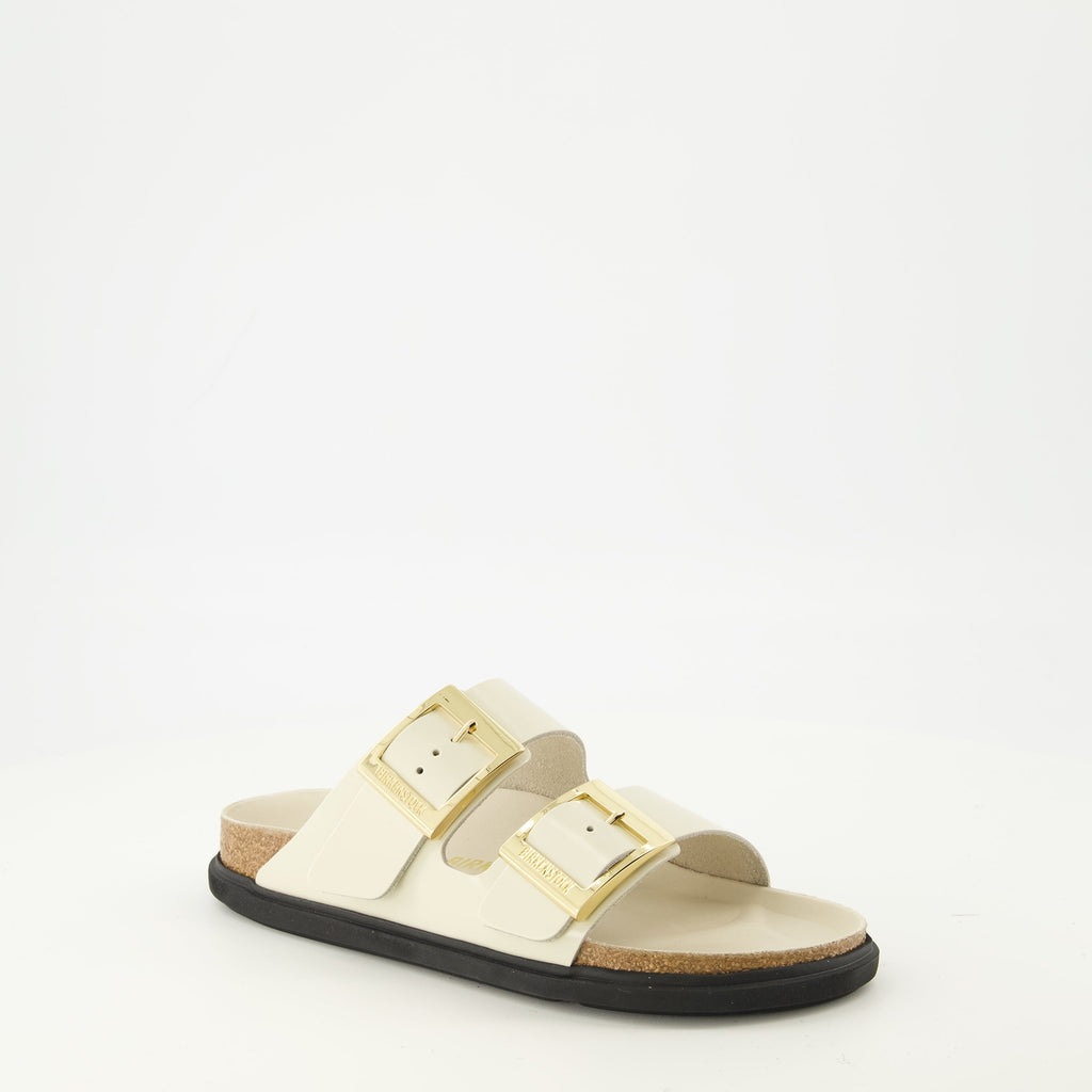 Image of Arizona Sandals by Birkenstock for Women - Season Spring-Summer 2026 - Front Right Three-Quarter View