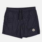Image du short de bain avec logo de Moncler pour hommes - Saison Printemps-Été 2025 - Vue de face