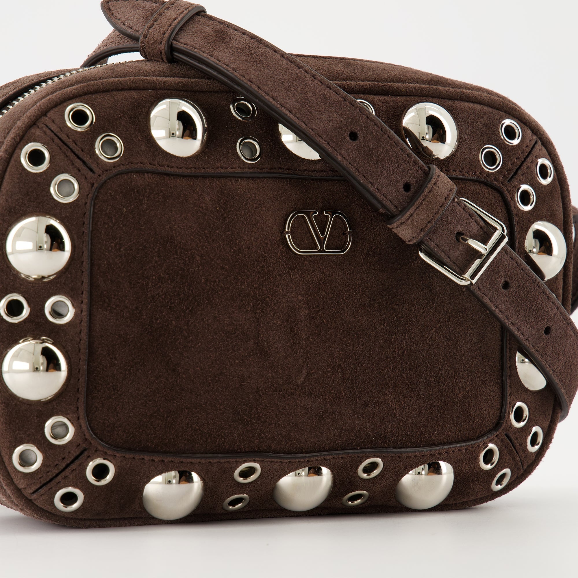 Image du sac en cuir suédé marron Nellcôte par Valentino Garavani pour femmes - Saison Automne-Hiver 2025 - Détail vue 1