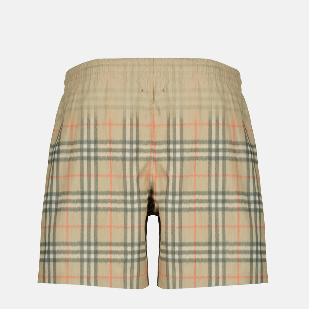 Imagen de bañador de cuadros degradados Burberry para hombres - Temporada Primavera-Verano 2026 - Vista trasera