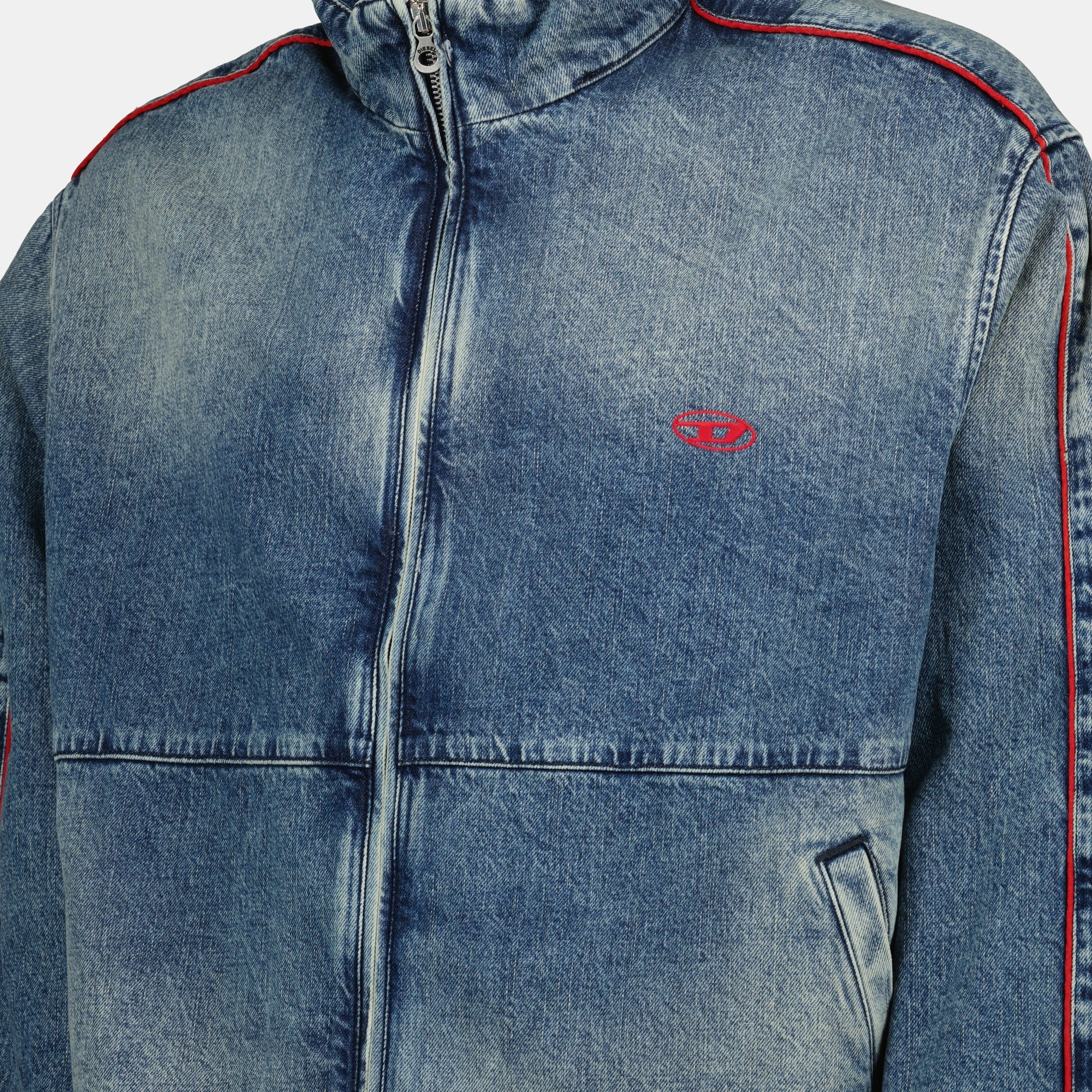 Image d'une veste en denim délavé par Diesel pour hommes - Saison Printemps-Été 2025 - Détail 5