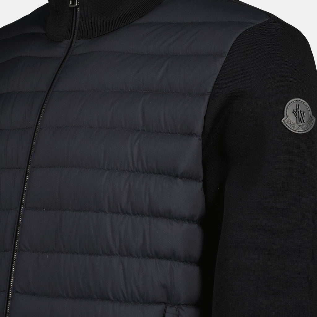 Imagem da jaqueta preta bi-material da Moncler para homens - Temporada Primavera-Verão 2026 - Detalhe 1