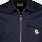 Immagine della camicia overshirt in gabardine di Moncler per uomini - Stagione Primavera-Estate 2026 - Vista dettagliata del prodotto 2