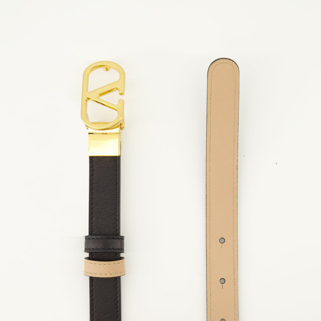 Bild des Wendbaren Vlogo Gürtels Beige und Schwarz - Valentino von Valentino Garavani für Frauen - Saison Frühling-Sommer 2026 - Detailansicht 5