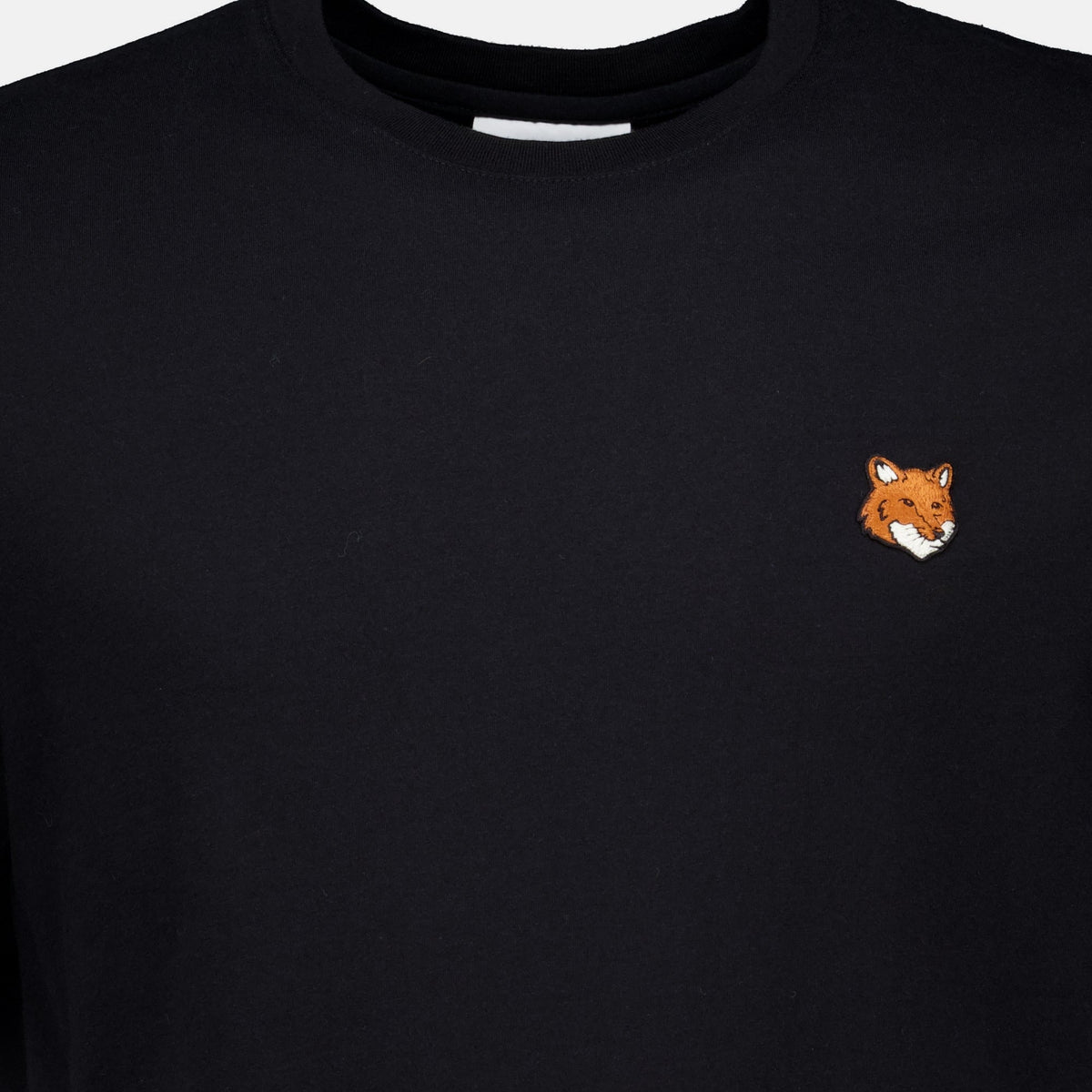 Camiseta negra de algodón con zorro bordado