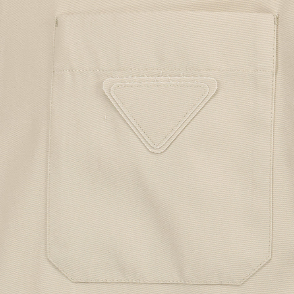 Bild einer beigen Reißverschluss-Hemdjacke von Prada für Herren - Saison Frühling-Sommer 2026 - Detailansicht 1