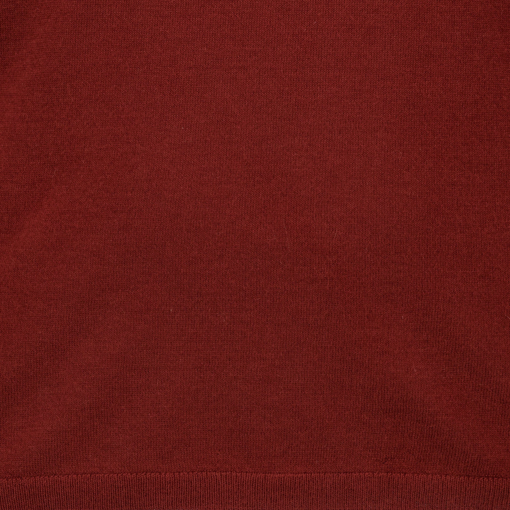 Roter Rollkragenpullover