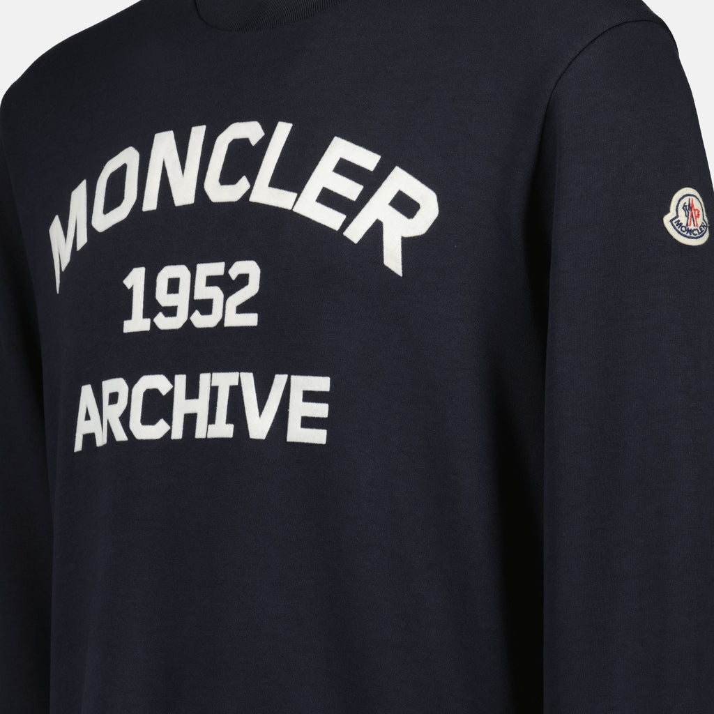 네이비 프린트 스웨트셔츠