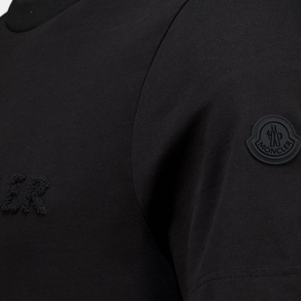 Camiseta negra de algodón con logotipo
