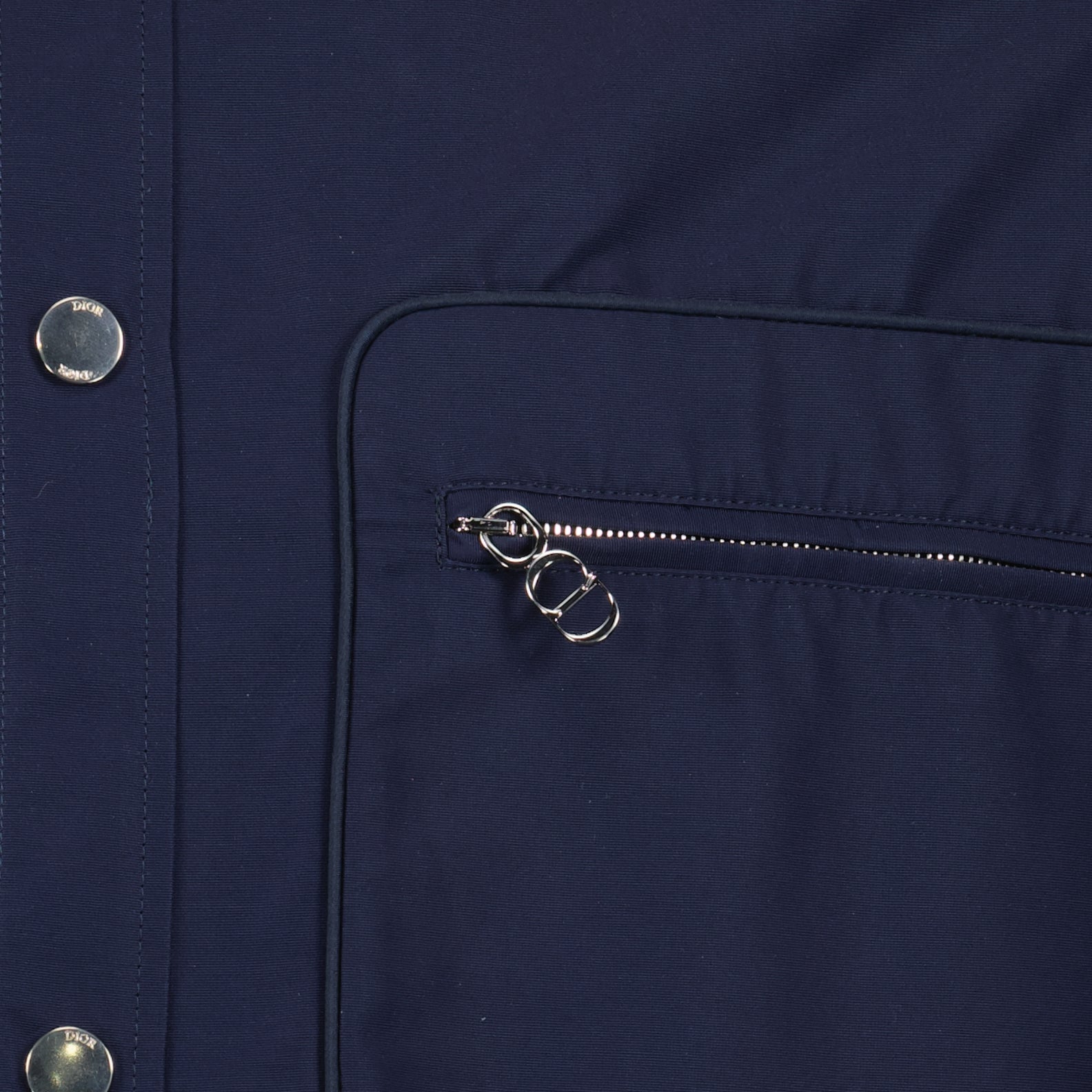 Imagen de camisa de algodón otomano bordada de Dior para hombres - Temporada Otoño-Invierno 2024 - Vista de detalle 1