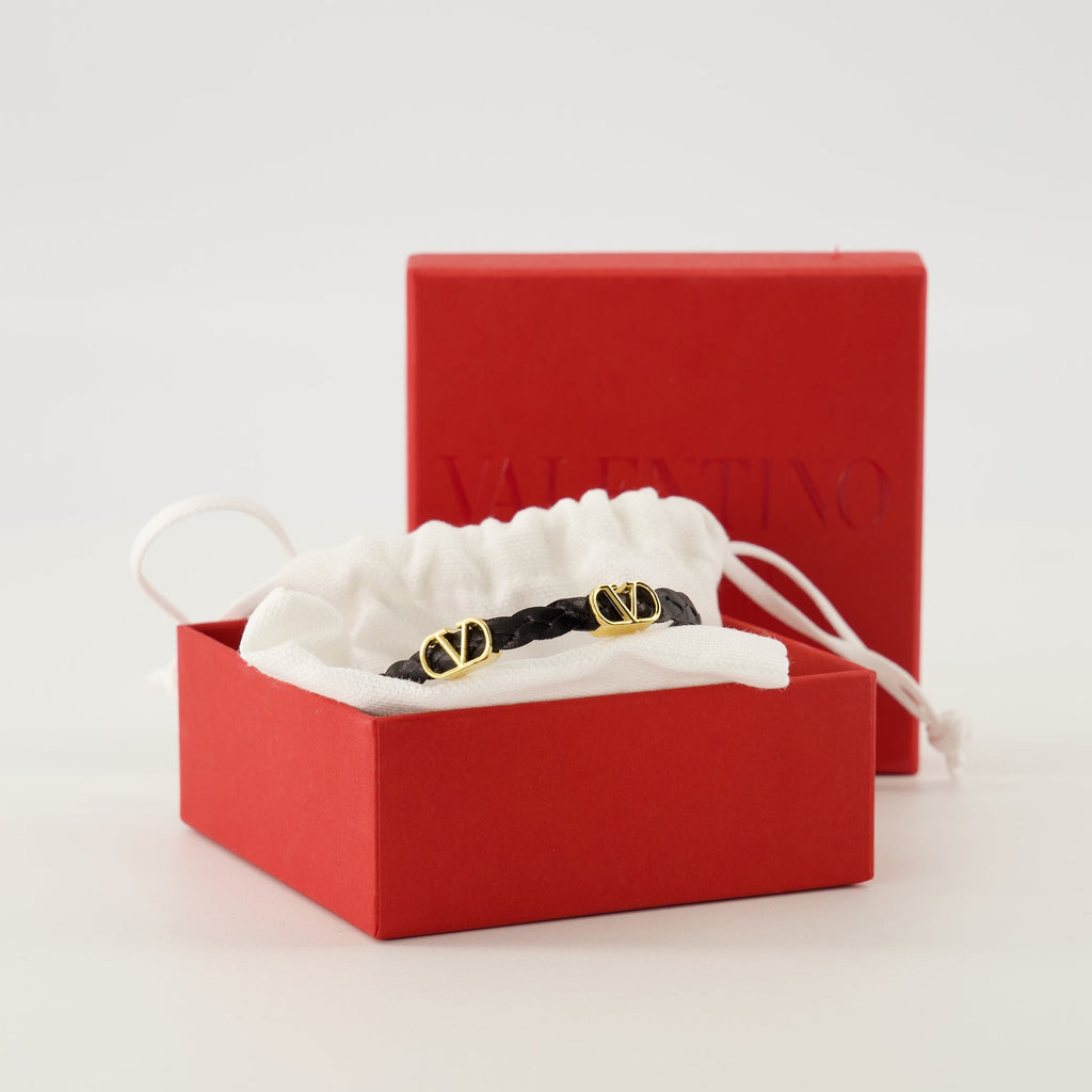 Imagen de la pulsera de cuero Vlogo negra de Valentino Garavani para mujeres - Temporada Primavera-Verano 2026 - Vista de Detalle 2