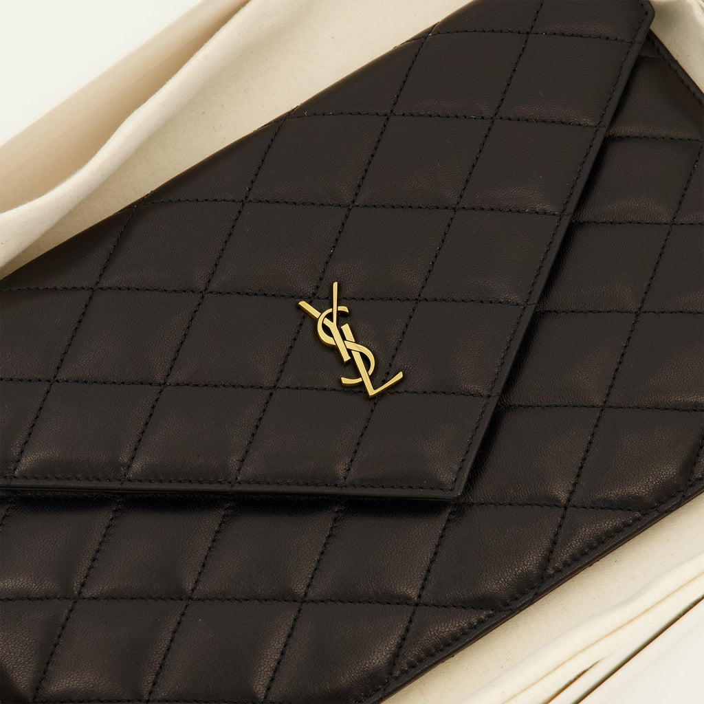 Pochette Paris キルティングレザー クラッチバッグ