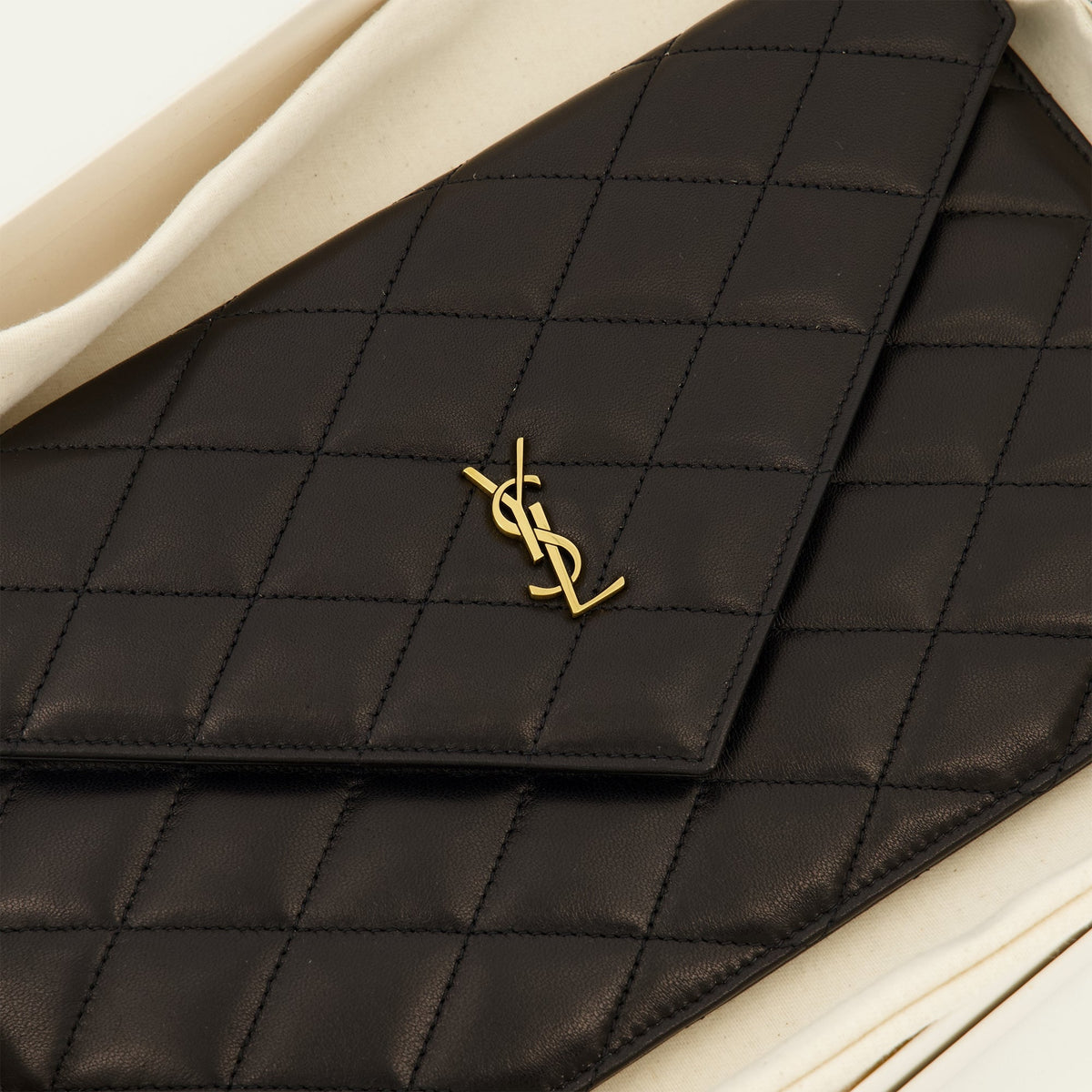 Pochette Paris Clutch in pelle matelassé