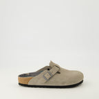 Imagen de las sandalias Boston grises de Birkenstock para unisex - Temporada Otoño-Invierno 2025 - Vista lateral derecha