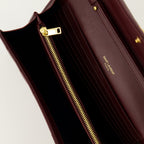 Imagen de la cartera con cadena Cassandre de Saint Laurent para mujeres - Temporada Otoño-Invierno 2025 - Vista detallada 2