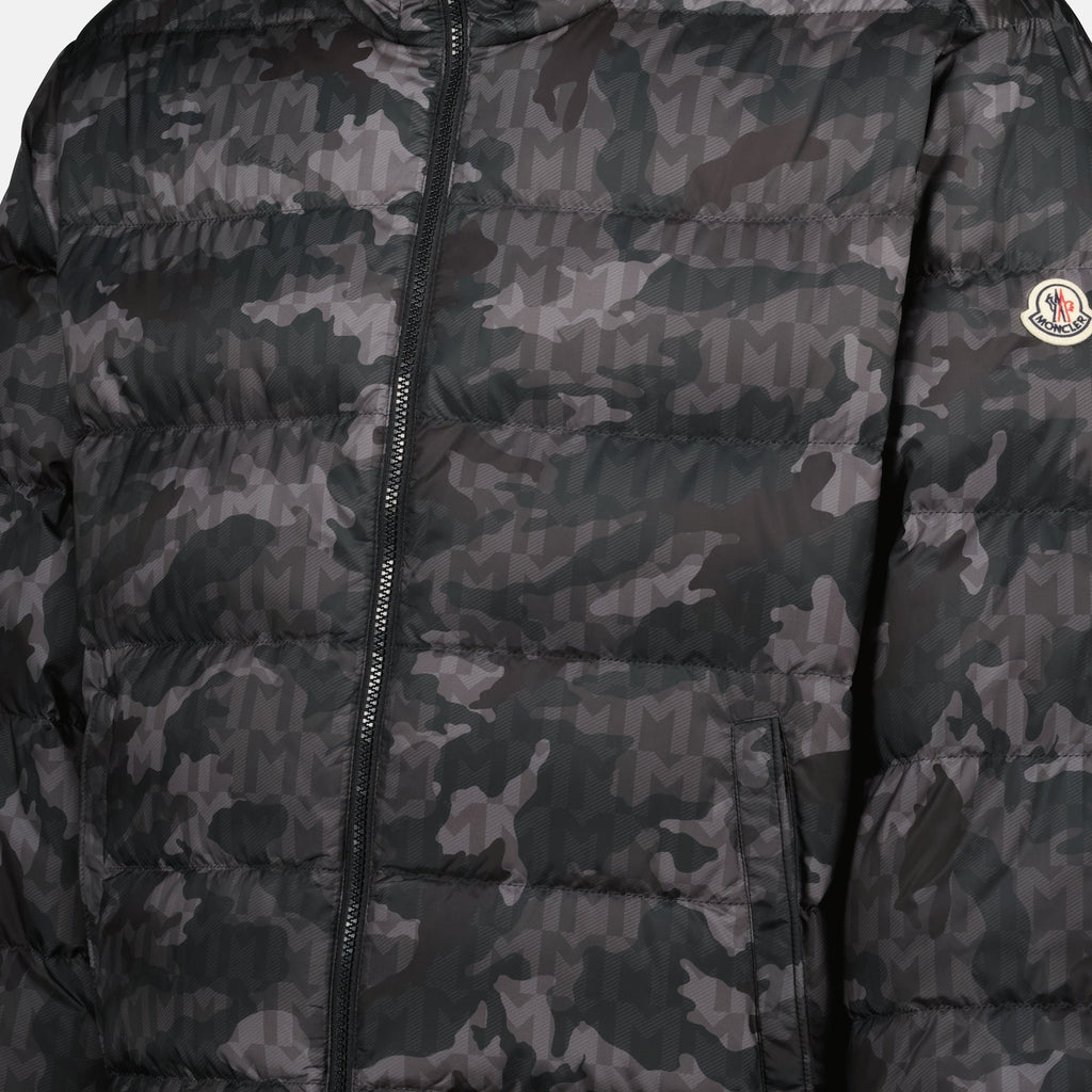 Imagen de la chaqueta de plumas reversible Aubepine de Moncler para hombres - Temporada Otoño-Invierno 2025 - Vista de detalle del producto 5
