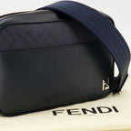 Image du Sac Camera Squared FF Bleu Marine de Fendi pour Homme - Saison Printemps-Été 2026 - Détail Vue 1