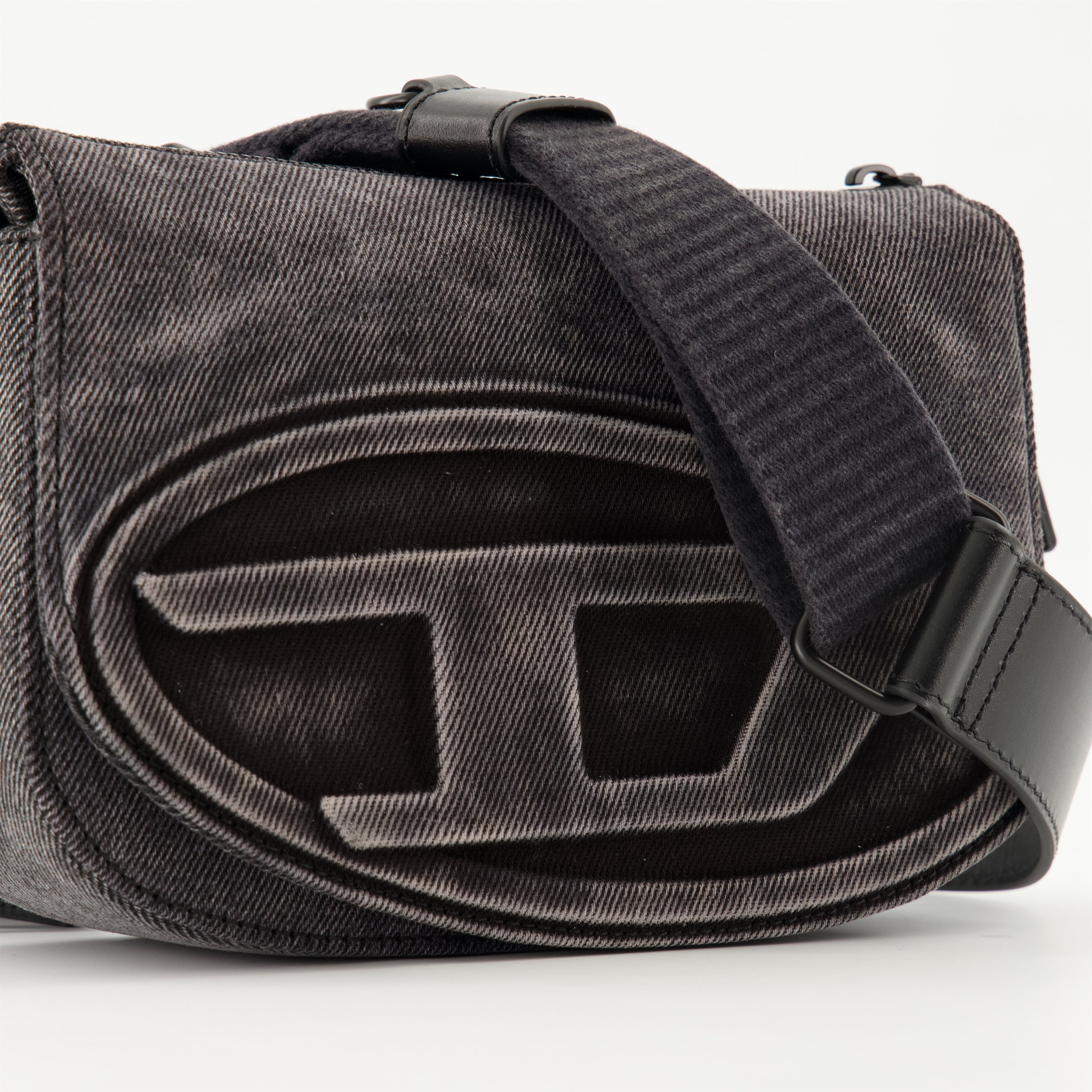 denim camera bag, adjustable shoulder strap, unisex accessory, oval D logo, Spring-Summer 2025 collection