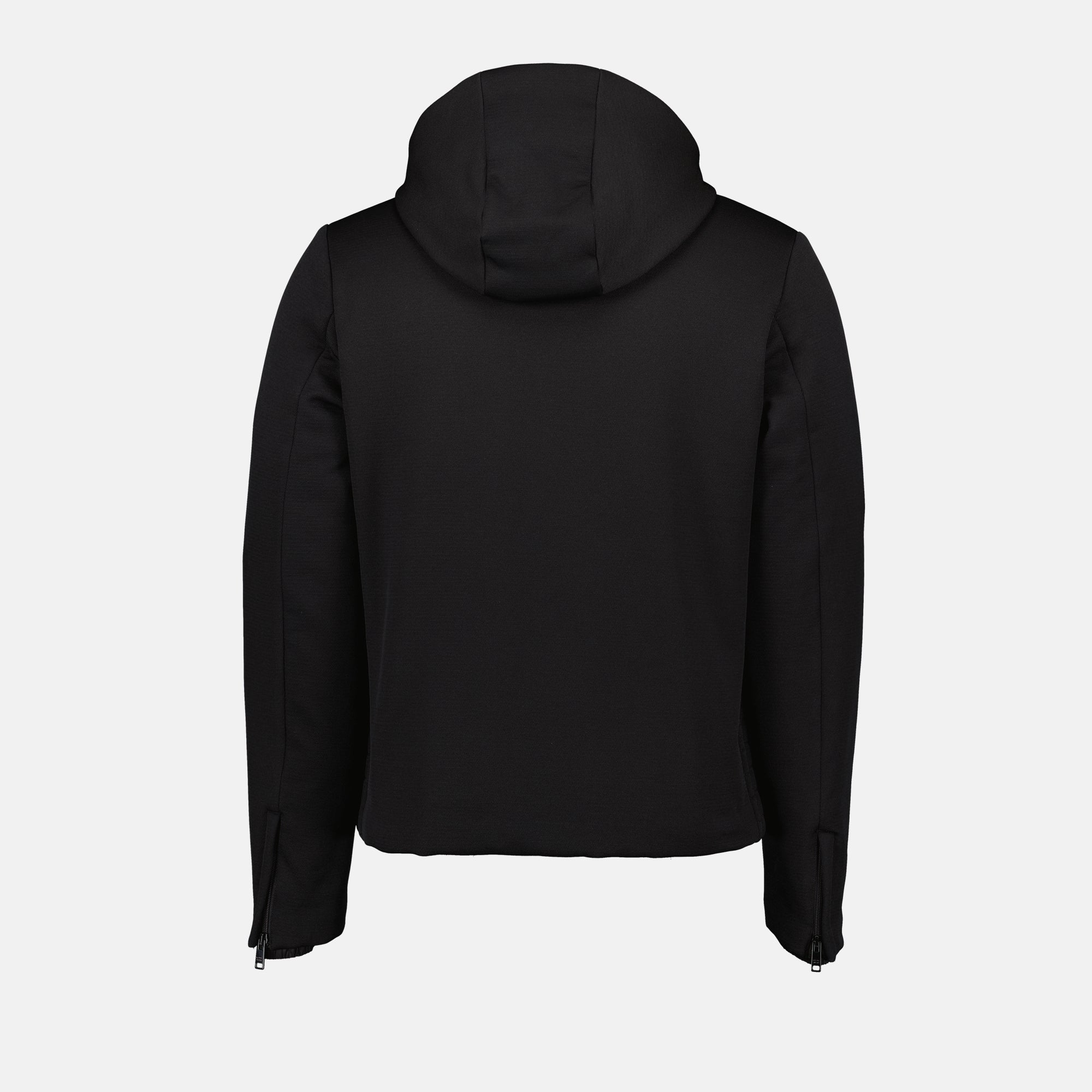 Image d'une veste en nylon noir avec un logo en métal de Prada pour hommes - Saison Automne-Hiver 2024 - Vue détail produit 1