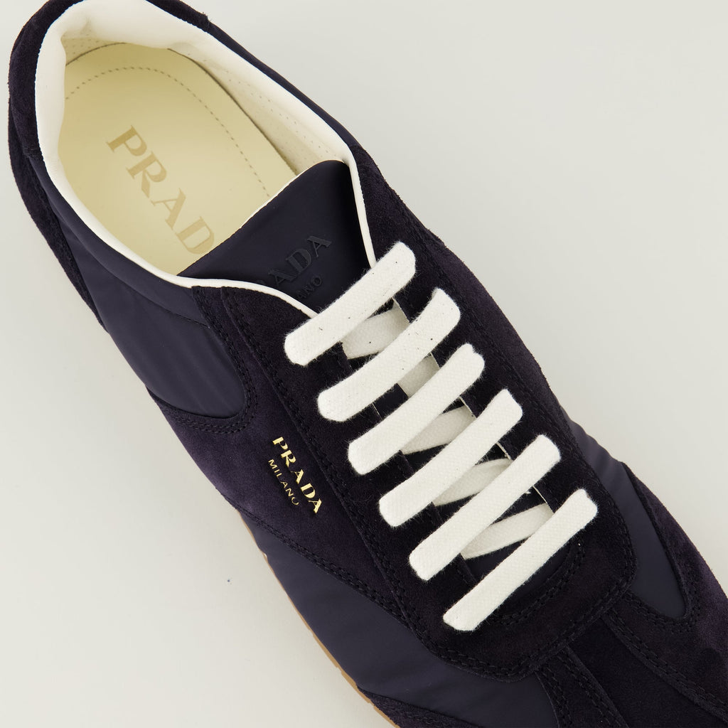 Image de Bakets Prax Basses Bleu Marine par Prada pour hommes - Saison Printemps-Été 2026 - Vue des détails supérieurs